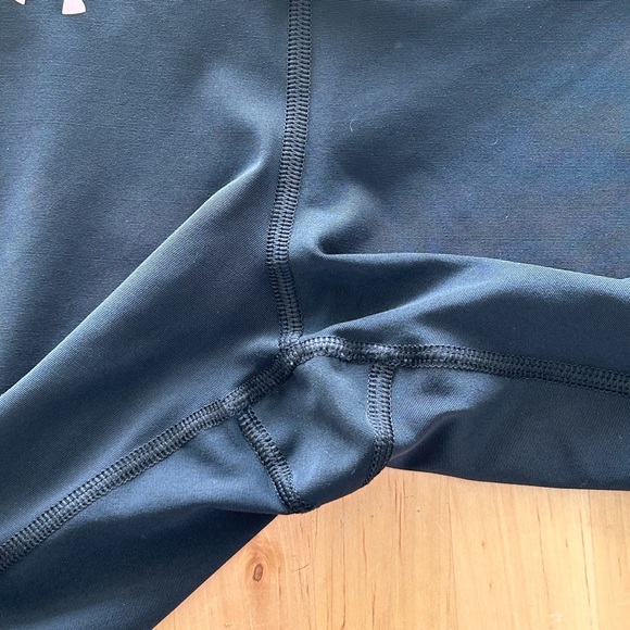 Under Armour compression crops - Picture 6 of 9